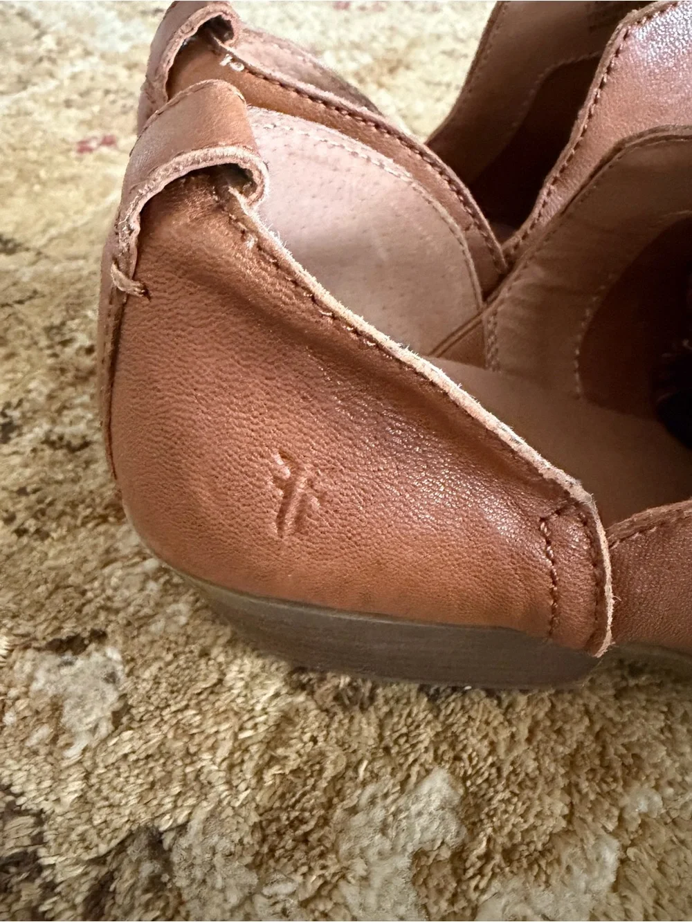 EUC Frye Rowan ankle boots cognac Leather Pointed Toe Cutout Flats